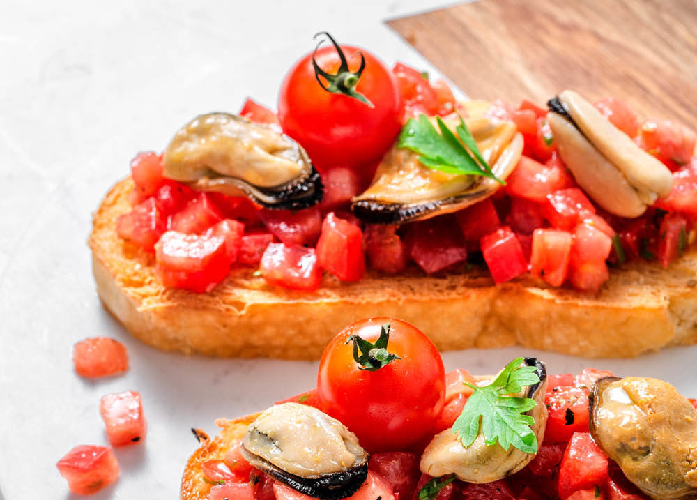 Crostini with Mussels and Cherry Tomatoes